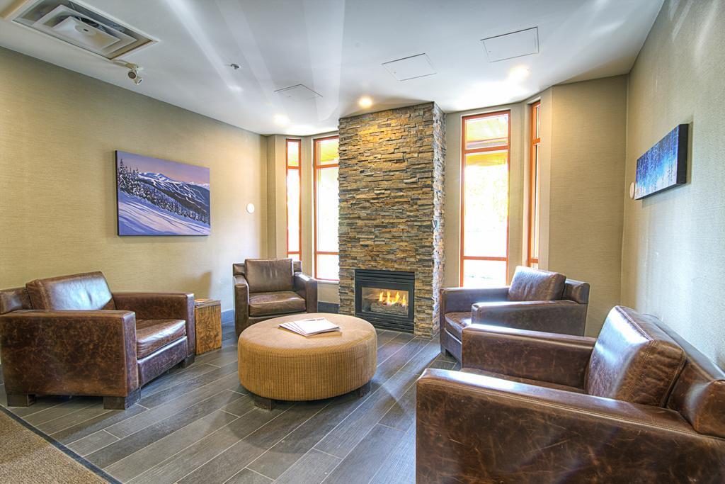 Whistler Town Plaza By Latour Hotels And Resorts Esterno foto