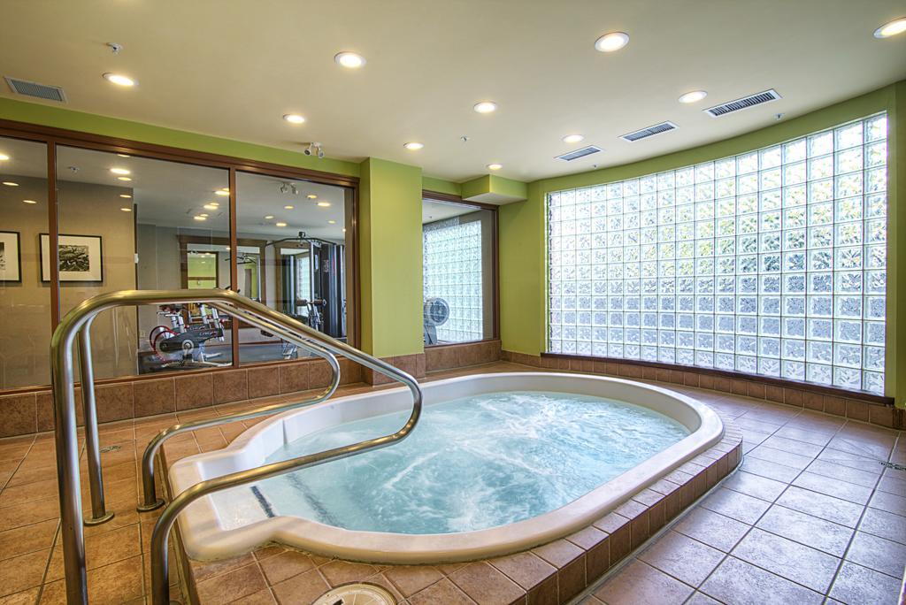 Whistler Town Plaza By Latour Hotels And Resorts Esterno foto