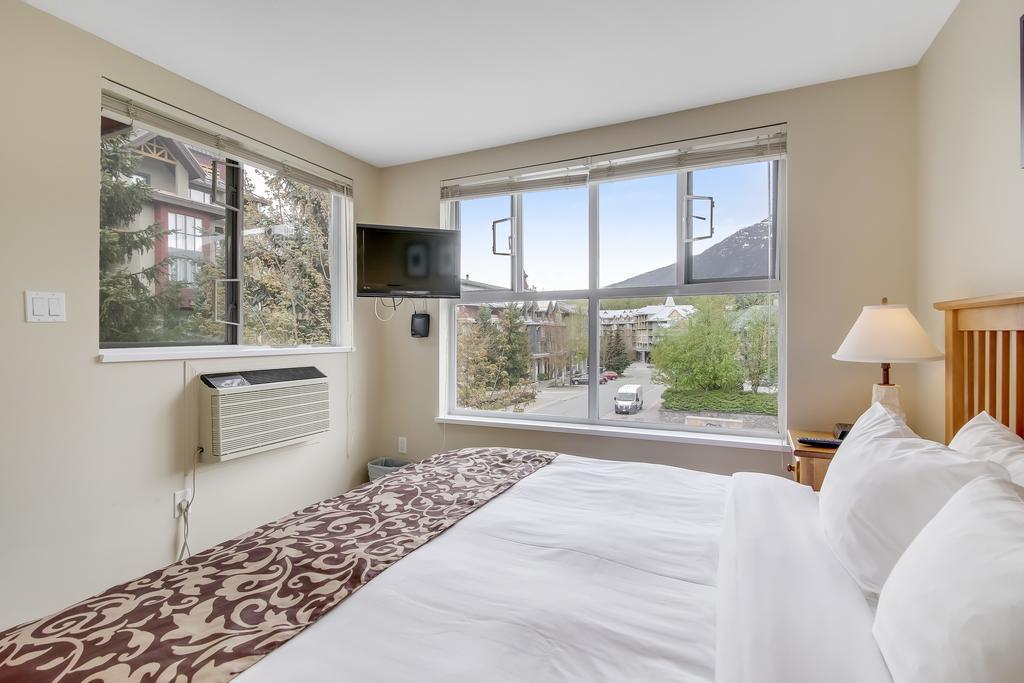 Whistler Town Plaza By Latour Hotels And Resorts Esterno foto
