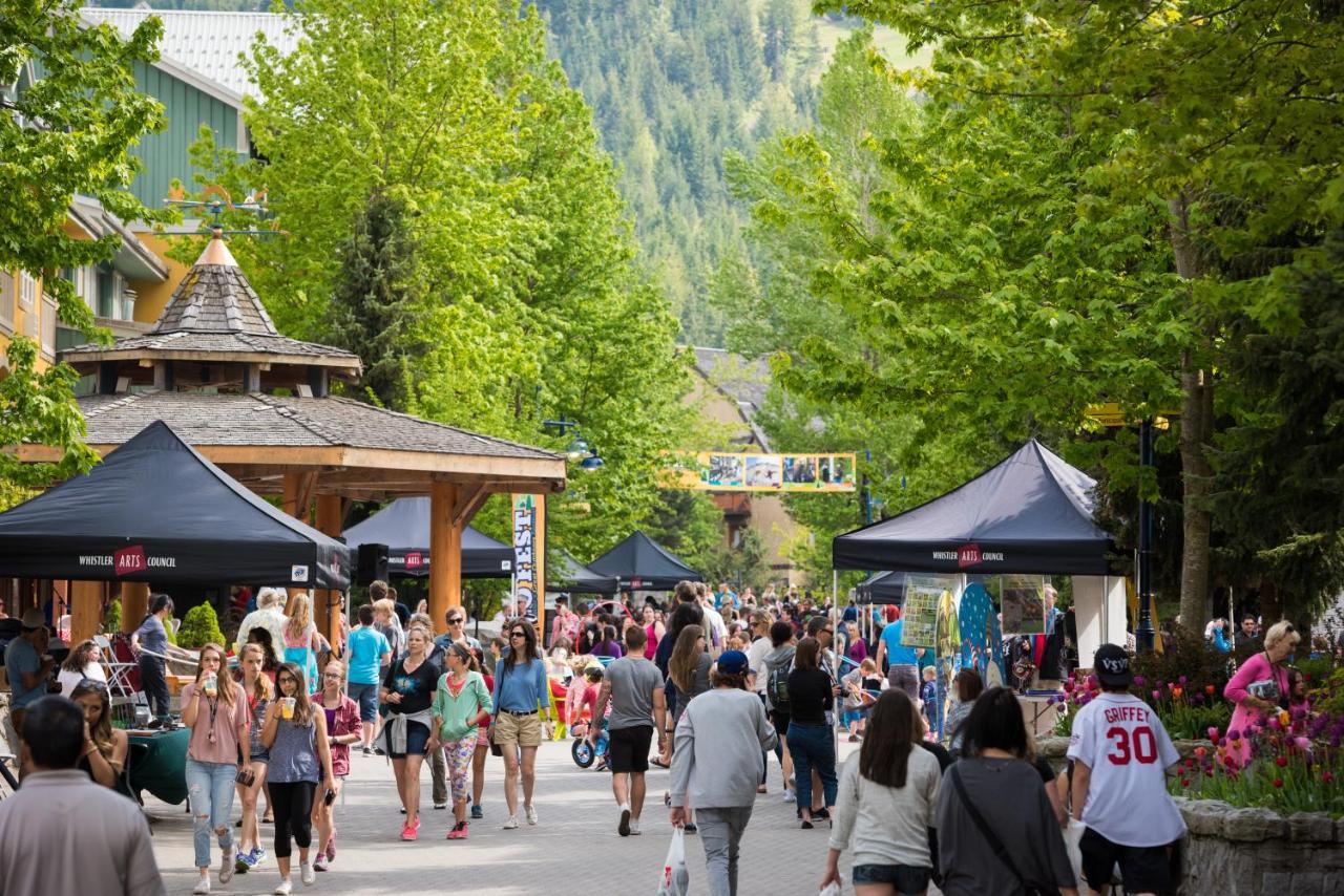 Whistler Town Plaza By Latour Hotels And Resorts Esterno foto